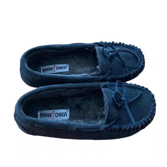 Minnetonka Gray Leather/Suede Moccasin with Faux Fur Lining & Solid Sole Size 7 - Picture 6 of 10